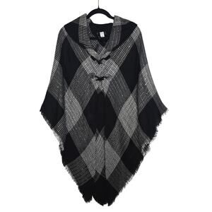 Black & White Buffalo Plaid Poncho Wrap With Toggle Closures And Fringed Hem M/L
